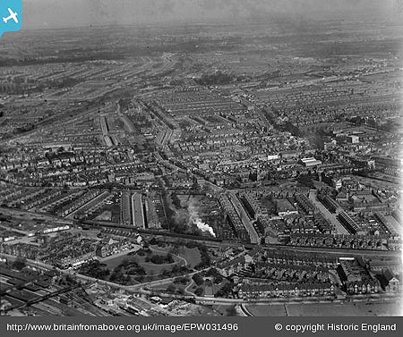 Avenue Gardens 1930 (Britain from Above)