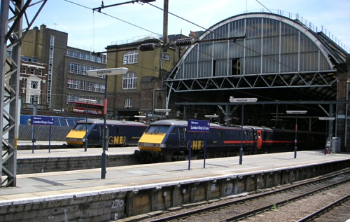 GNER Class 91s at Kings Cross in 2006 (E.Ramsay)
