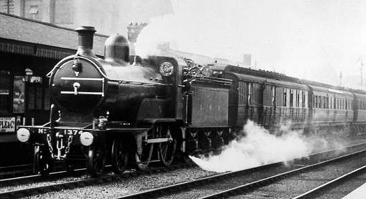 Class D2 GNR No. 1374 passing Holloway (M.Peirson)