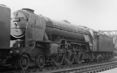 Class A1/1 BR No. 60113 'Great Northern' with smoke deflectors, at Kings Cross in 1962 (PH.Groom)