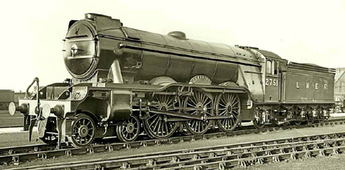 Gresley A3 Pacific No. 2751 'Humorist' with small wing smoke deflectors, official publicity photo (N.Johnson)