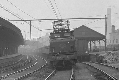 EF1 No. 6 hauling a coal train through Thornaby, from the Bill Donald Collection