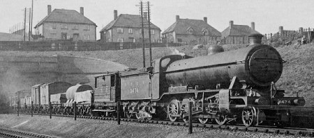 Class O1 No. 3474 approaching Wood Green in 1928